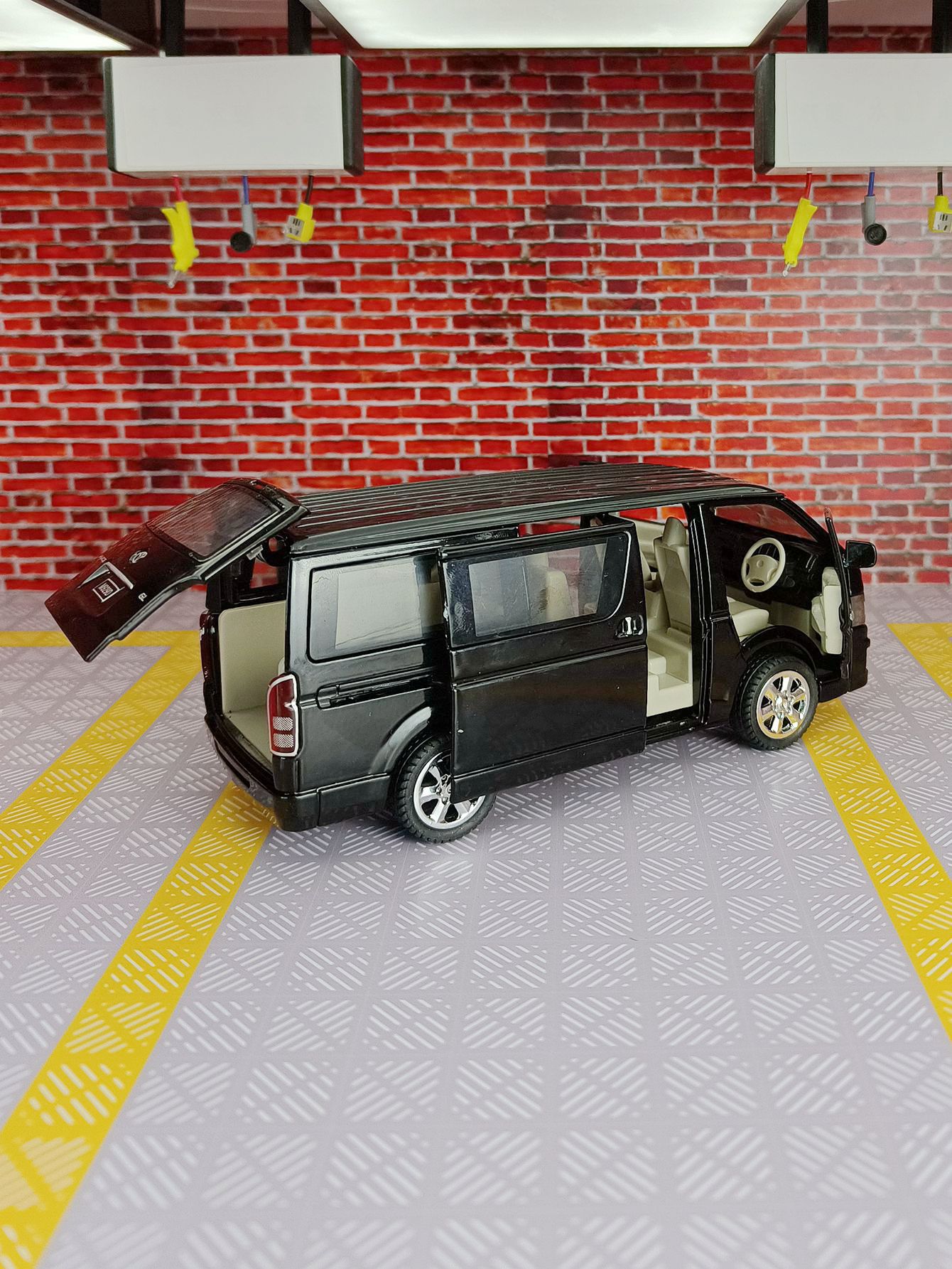 1:32 simulation Toyota Hiace a - Decor Lighting Returns ulasan dan harga